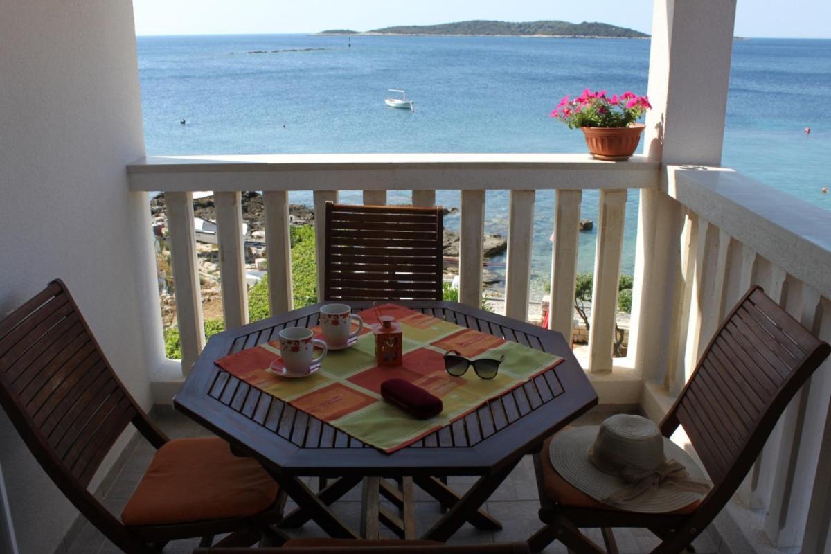 Apartments Vis By The Sea Exterior photo